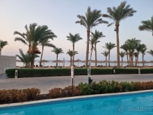 Шикарный отель с красивой территорией и питанием.