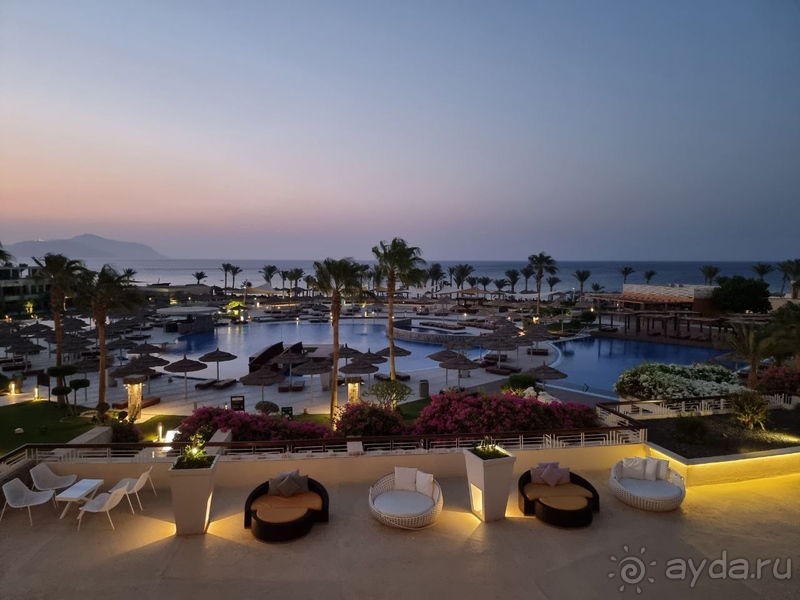 Шикарный отель с красивой территорией и питанием.