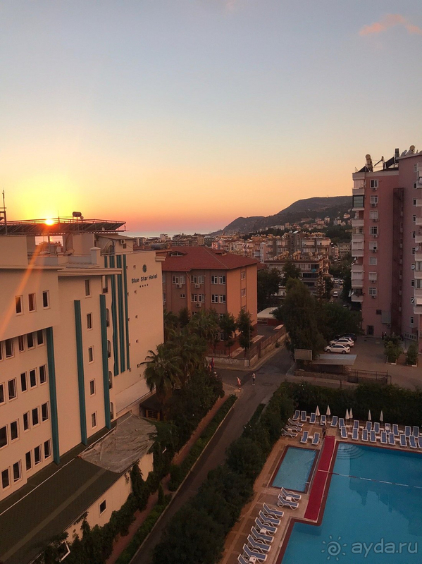 Отель совсем не тянет на четверку