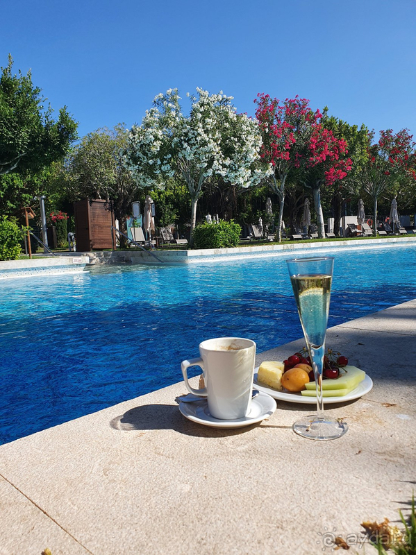 Наш отдых начинался с " А Вам не сказали, Ваш отель закрыли и бронь перенесли в Serenity🙈."