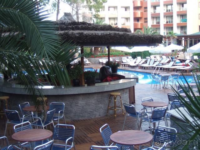 отдых около бассейна