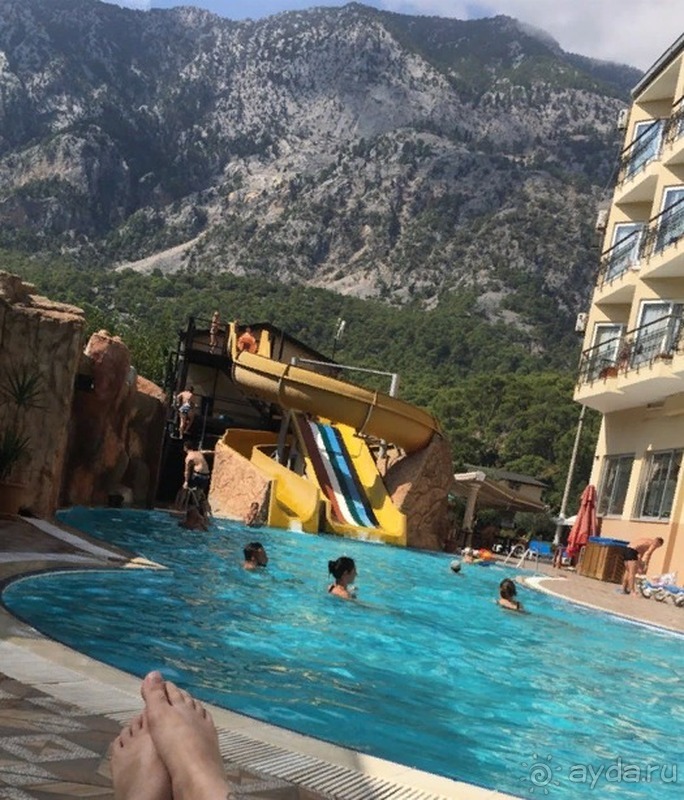 Отель тянет на 4, рекомендую непритязательным туристам.