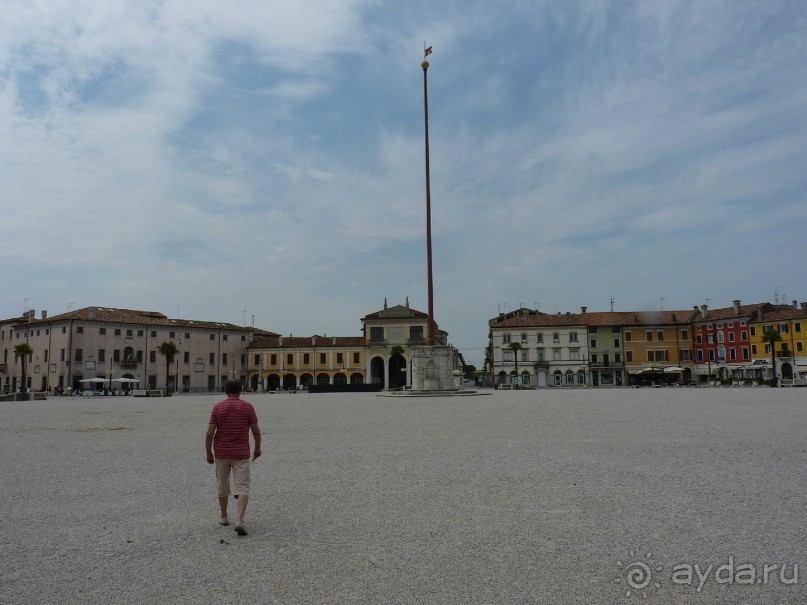 Идеальный город ждет туристов. Palmanova