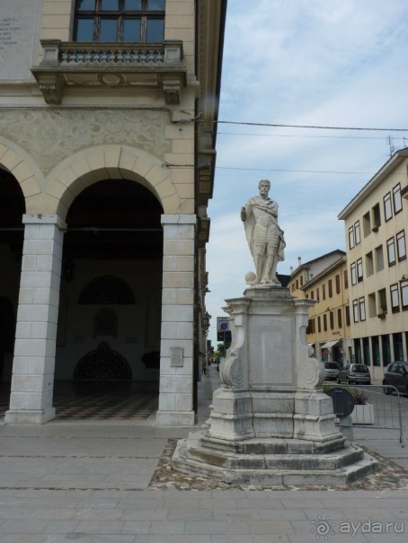 Идеальный город ждет туристов. Palmanova