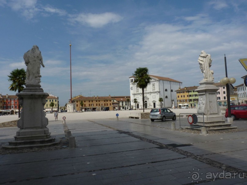 Идеальный город ждет туристов. Palmanova