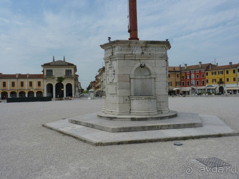 Идеальный город ждет туристов. Palmanova