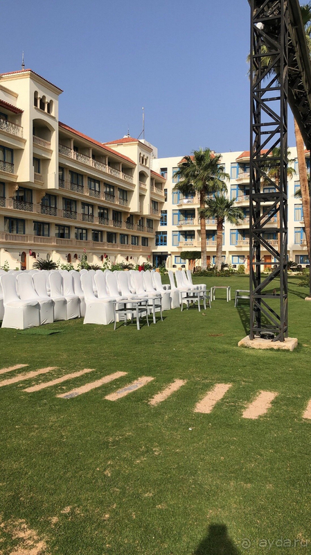 Им пора делать ремонт и проводить работу с персоналом !!!