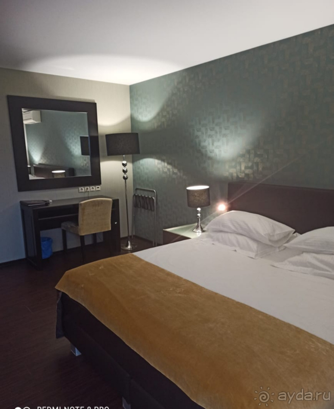 Уютный отель рядом с набережной,но вот звукоизоляция...