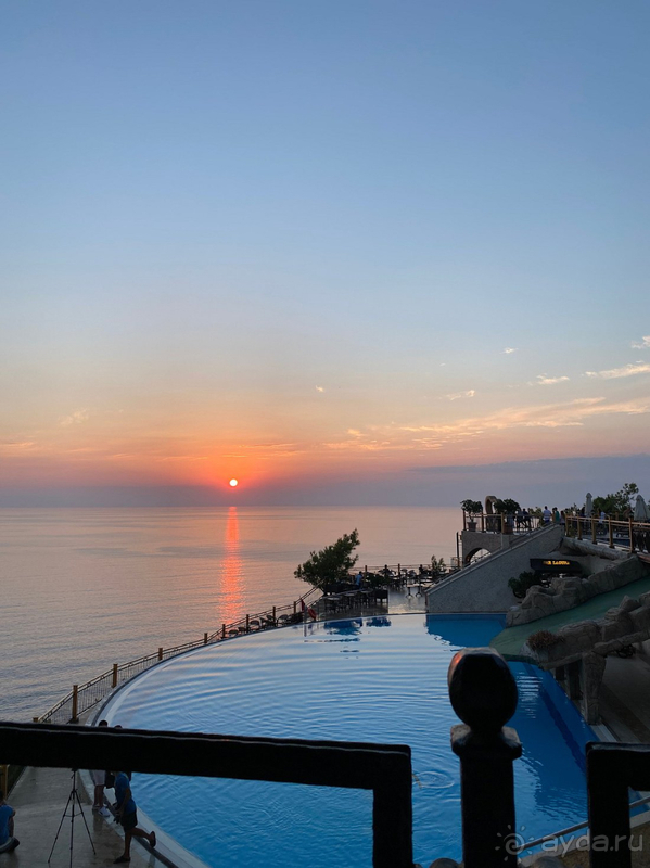 фото Utopia World Hotel