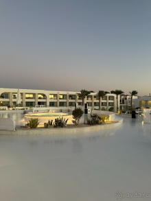 Новый белоснежный отель на берегу Шарм Эль Шейха