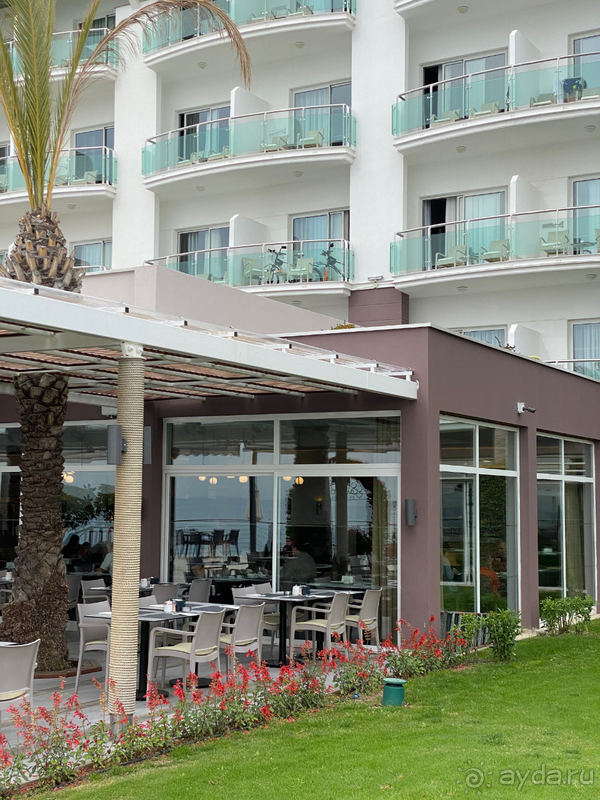 Приятный отель на берегу моря