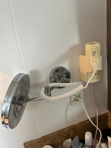 Отель нам понравился, но номер нас шокировал. 