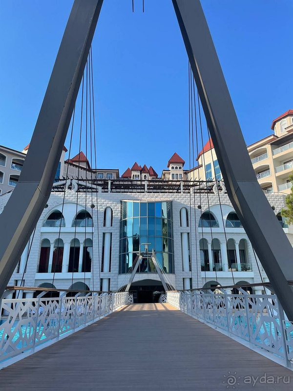 Отель - 5 звезд , сотрудники - 3 звезды