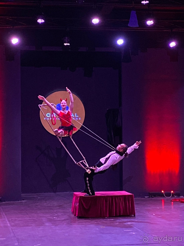 ХЛЕБА И ЗРЕЛИЩ