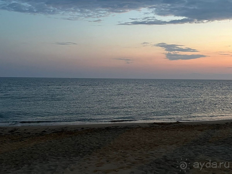 Нормальный отель на отличной территории.