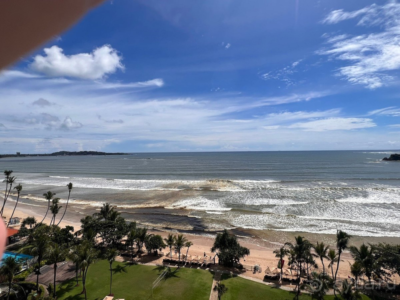 Отель отличный, пляж не для купания!