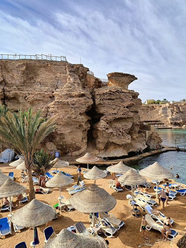 Нормальный отель с не обычным пляжем.