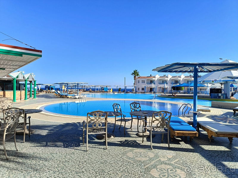 Нормальный отель с не обычным пляжем.