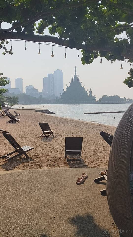 Отель вроде и не плох, но на 4 звезды не тянет.