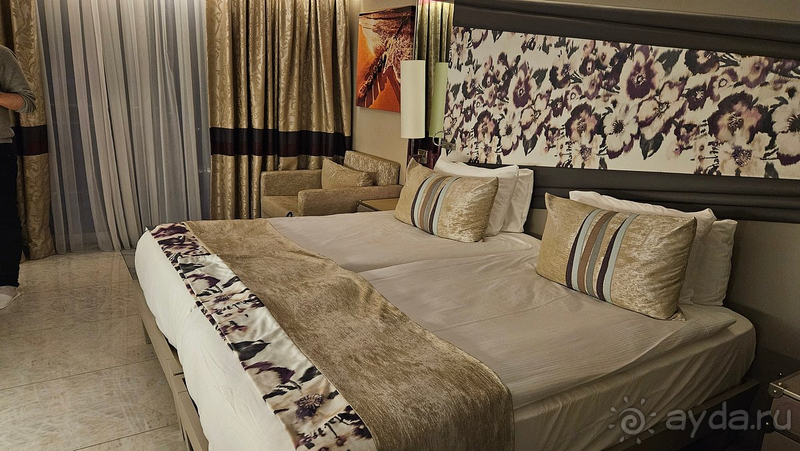 Шикарный отель с огромной территорией