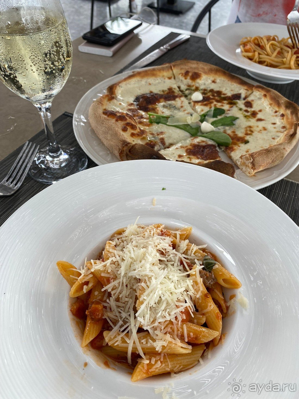 Хороший семейный отель, но должен стоить дешевле .