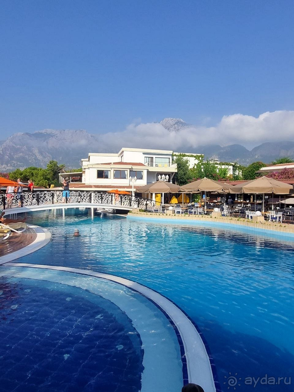 Это максимум 4*, и то видимо из-за расположения на берегу. Как 5* не рекомендую. Это максимум 4*, и то видимо из-за расположения на берегу. Как 5* не рекомендую.