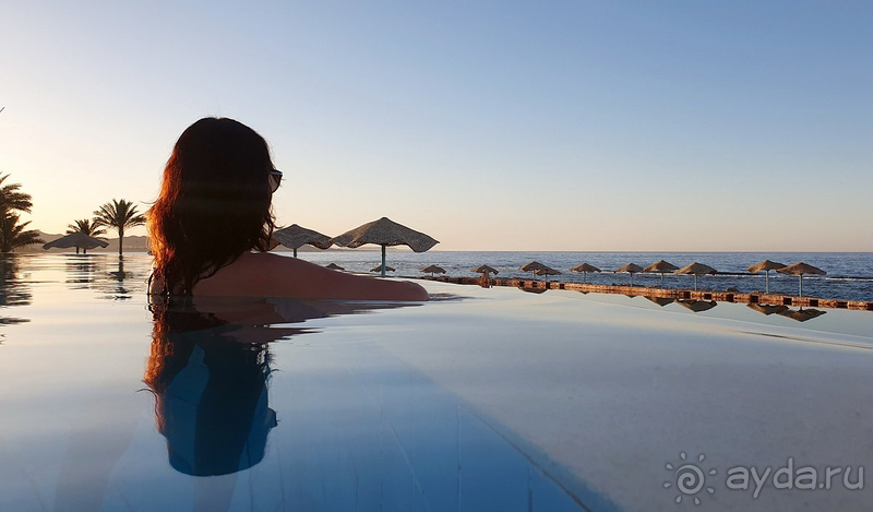 Красивый отель на берегу моря