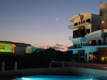 Соотношение цены и качества на момент нашей поездки. Отличный премиум, были на вилле. Был с семьёй