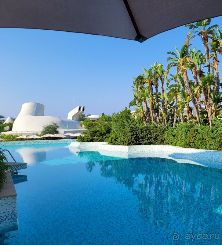 Соотношение цены и качества на момент нашей поездки. Отличный премиум, были на вилле. Был с семьёй