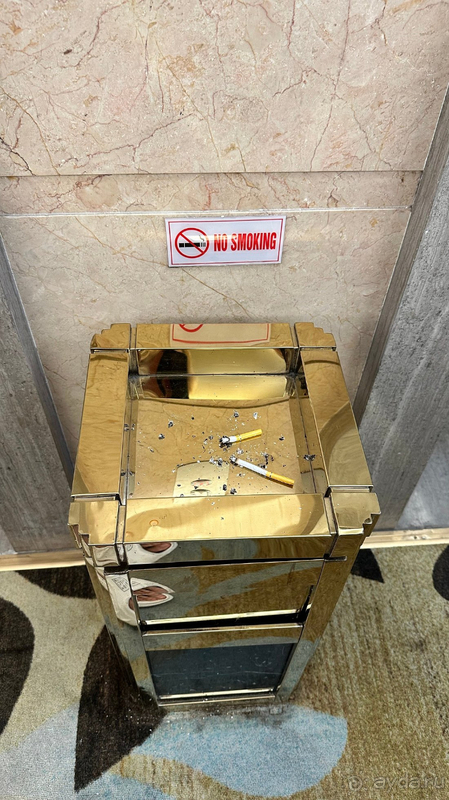 Отель в котором no smoking только на табличках!