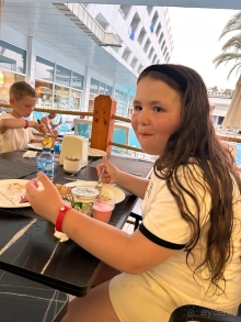 ОТЕЛЬ ОТЛИЧНЫЙ!!! ОСОБЕННО ДОВОЛЬНЫ ДЕТИ!!!