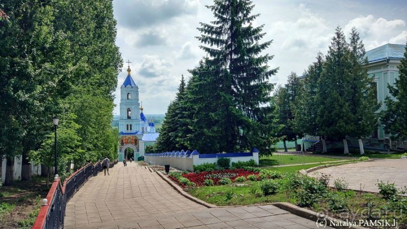 Образ Богородицы, найденный в корнях дерева. Курская Коренная пустынь