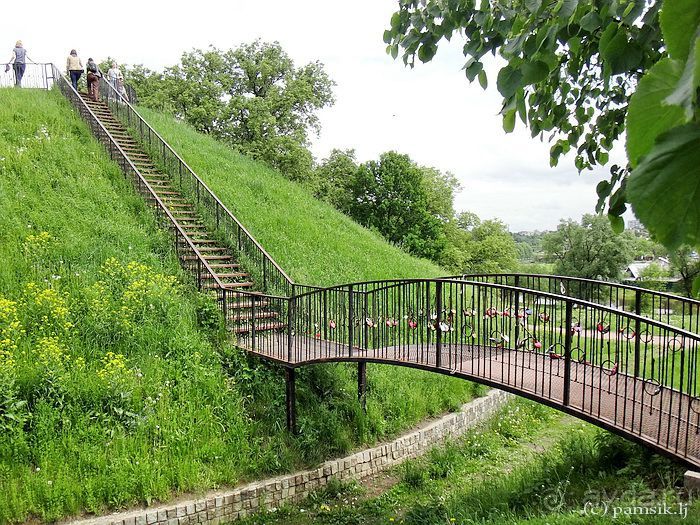 Подмосковный Нотр-Дам - Церковь Знамения в Дубровицах /Подвесной мост в Лемешево