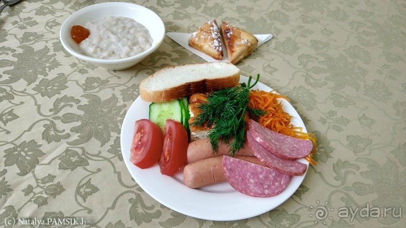 Курск. Белая акация рядом с гостиницей "Белая акация"