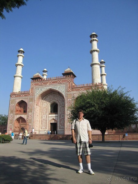 Индия.  Ноябрь 2011 г.  "Русский? Сто рупий давай!"