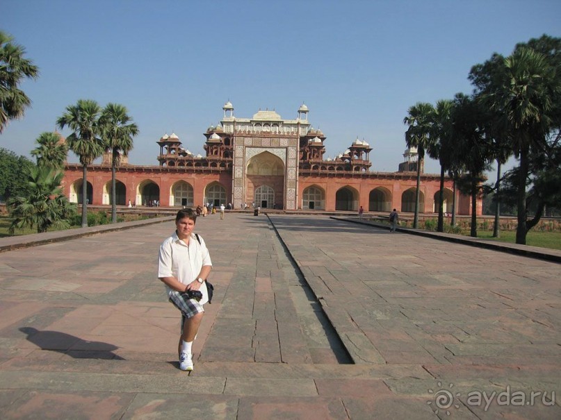 Индия.  Ноябрь 2011 г.  "Русский? Сто рупий давай!"