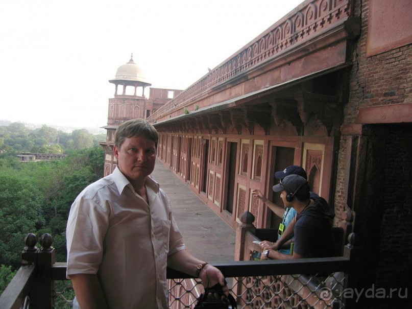Индия.  Ноябрь 2011 г.  "Русский? Сто рупий давай!"