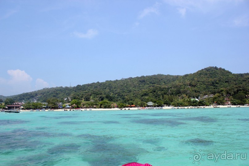 Остров Пхи Пхи Дон. Был смыт полностью в 2004 году цунами. Погибли десятки тысяч людей. Отели отстроены заново.