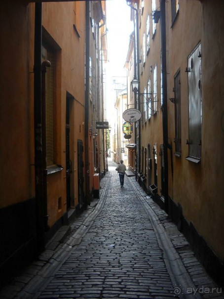 Район Гамла Стан. Старые кварталы Стокгольма, можно сказать, сердце города, отличаются неповторимой атмосферой, стилизованной под средневековье...