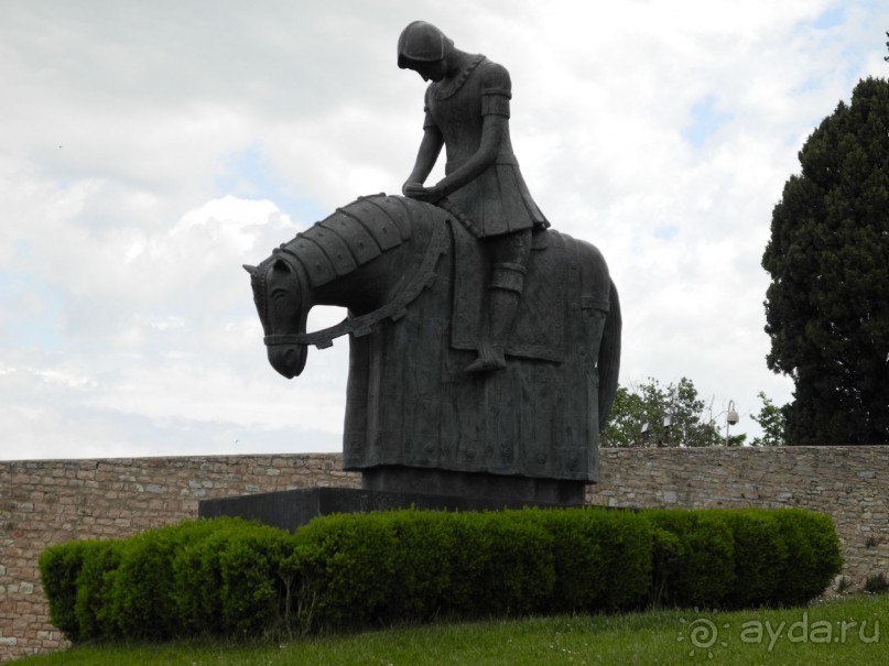 Ассизи. Скульптура «Возвращение Франциска».