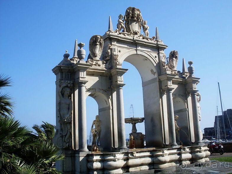 Неаполь. Триумфальная арка