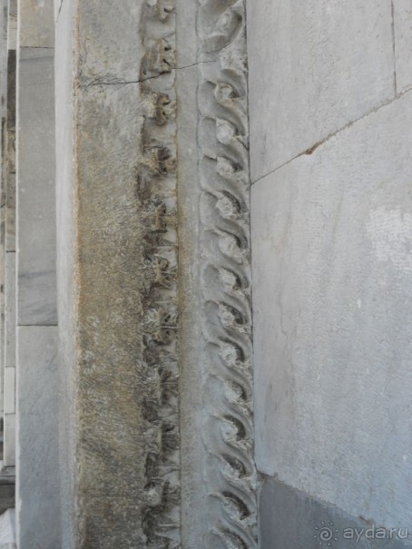 Пиза. Когти Дьявола на баптистерии