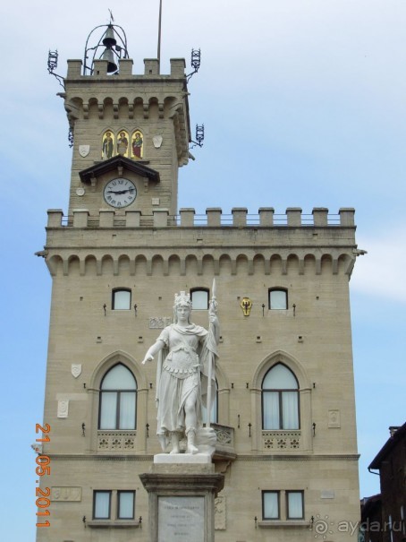 Сан-Марино. Правительственный дворец и статуя Свободы