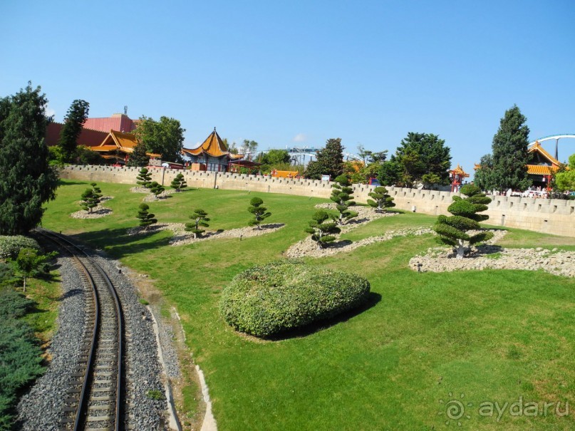 Про аттракционы и шоу.