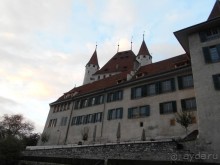 Средневековый замок перед окном