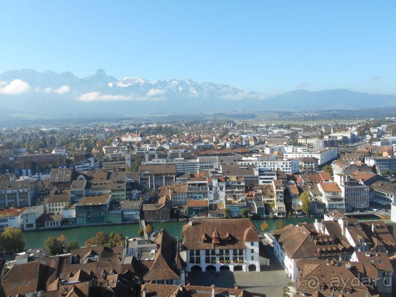 Средневековый замок перед окном