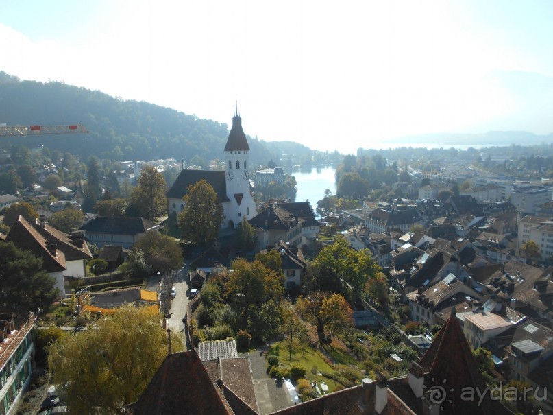 Средневековый замок перед окном