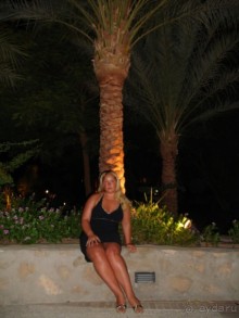 В саду рядом с номером