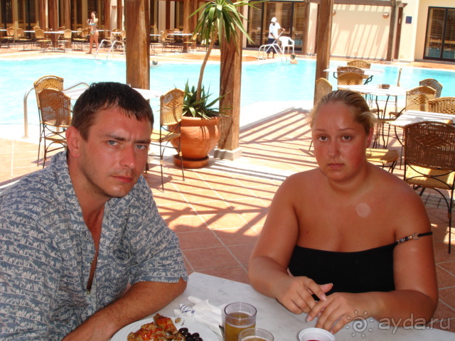 В итальянском ресторане рядом с малым бассейном