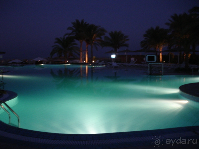 Большой бассейн ночью